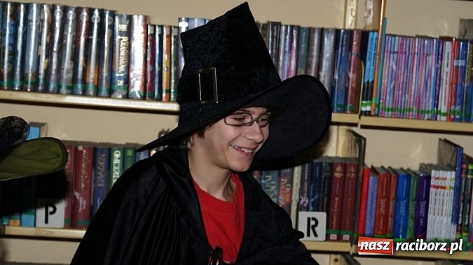 Zdjęcie w galerii na portalu naszraciborz.pl: Bal w… Hogwarcie na koniec ferii w bibliotece wiadomości z regionu