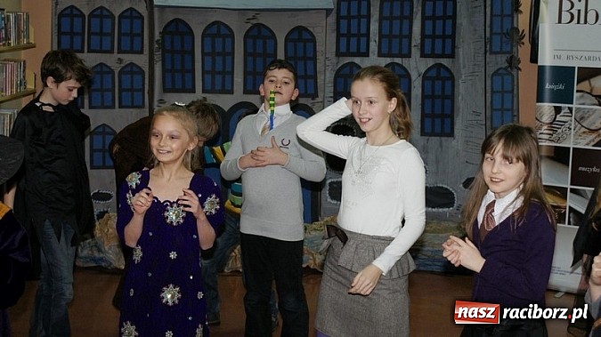 Zdjęcie w galerii na portalu naszraciborz.pl: Bal w… Hogwarcie na koniec ferii w bibliotece wiadomości z regionu