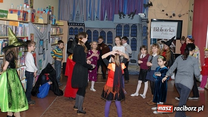 Zdjęcie w galerii na portalu naszraciborz.pl: Bal w… Hogwarcie na koniec ferii w bibliotece wiadomości z regionu