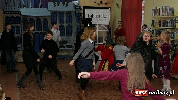 Zdjęcie w galerii na portalu naszraciborz.pl: Bal w… Hogwarcie na koniec ferii w bibliotece wiadomości z regionu