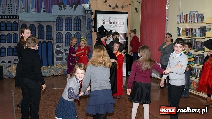 Zdjęcie w galerii na portalu naszraciborz.pl: Bal w… Hogwarcie na koniec ferii w bibliotece wiadomości z regionu