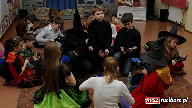 Zdjęcie w galerii na portalu naszraciborz.pl: Bal w… Hogwarcie na koniec ferii w bibliotece wiadomości z regionu