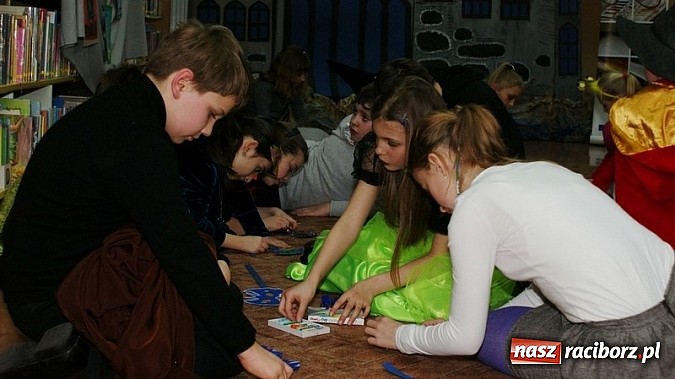 Zdjęcie w galerii na portalu naszraciborz.pl: Bal w… Hogwarcie na koniec ferii w bibliotece wiadomości z regionu
