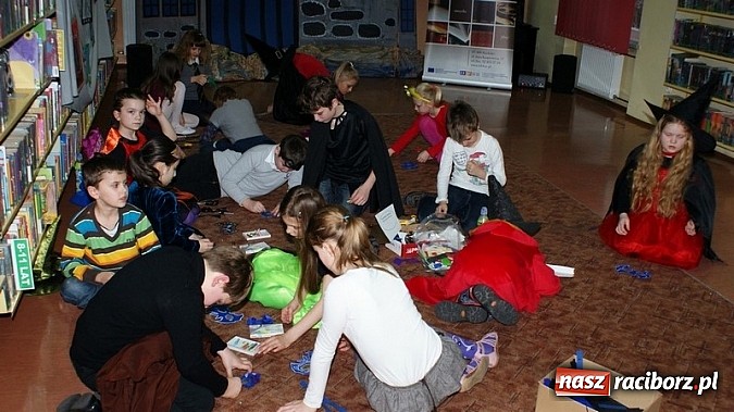 Zdjęcie w galerii na portalu naszraciborz.pl: Bal w… Hogwarcie na koniec ferii w bibliotece wiadomości z regionu