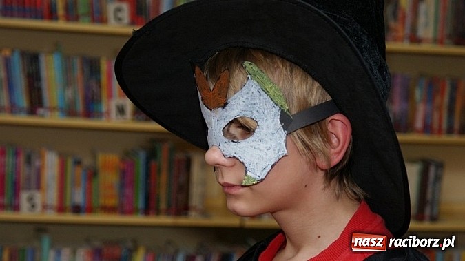 Zdjęcie w galerii na portalu naszraciborz.pl: Bal w… Hogwarcie na koniec ferii w bibliotece wiadomości z regionu