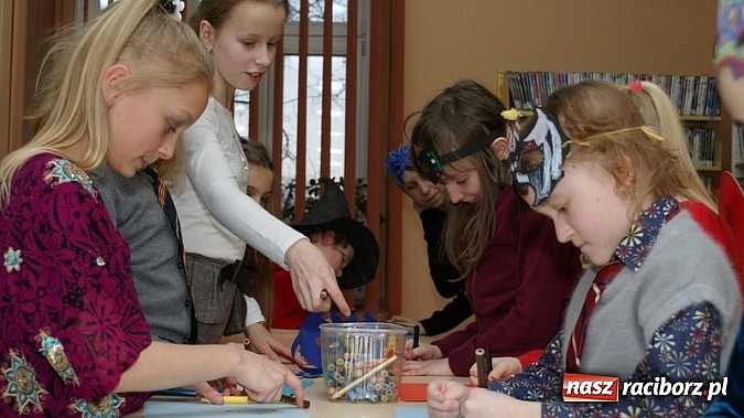 Zdjęcie w galerii na portalu naszraciborz.pl: Bal w… Hogwarcie na koniec ferii w bibliotece wiadomości z regionu