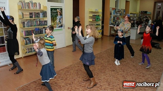 Zdjęcie w galerii na portalu naszraciborz.pl: Bal w… Hogwarcie na koniec ferii w bibliotece wiadomości z regionu