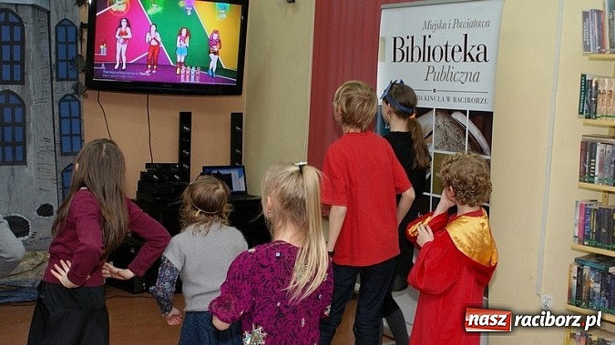 Zdjęcie w galerii na portalu naszraciborz.pl: Bal w… Hogwarcie na koniec ferii w bibliotece wiadomości z regionu