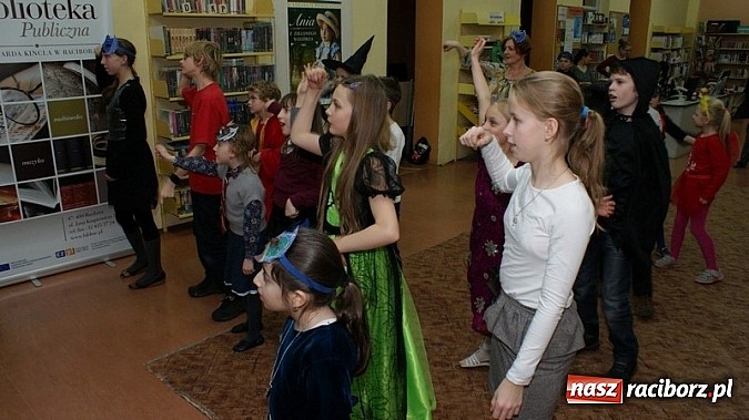 Zdjęcie w galerii na portalu naszraciborz.pl: Bal w… Hogwarcie na koniec ferii w bibliotece wiadomości z regionu