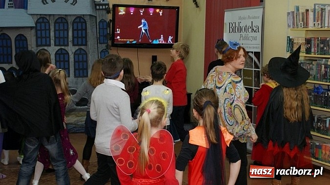 Zdjęcie w galerii na portalu naszraciborz.pl: Bal w… Hogwarcie na koniec ferii w bibliotece wiadomości z regionu