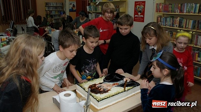Zdjęcie w galerii na portalu naszraciborz.pl: Bal w… Hogwarcie na koniec ferii w bibliotece wiadomości z regionu