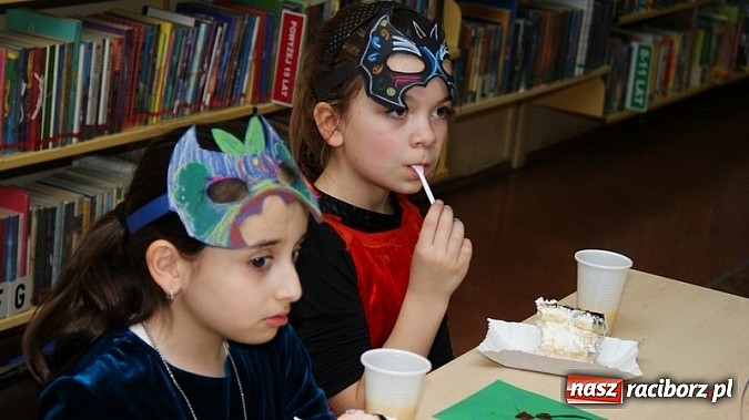 Zdjęcie w galerii na portalu naszraciborz.pl: Bal w… Hogwarcie na koniec ferii w bibliotece wiadomości z regionu