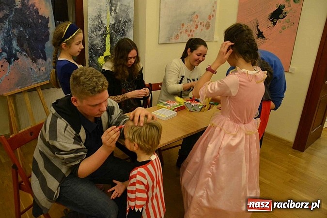 Zdjęcie w galerii na portalu naszraciborz.pl: Zamkowa maskarada karnawałowa dla dzieci za nami  wiadomości z regionu