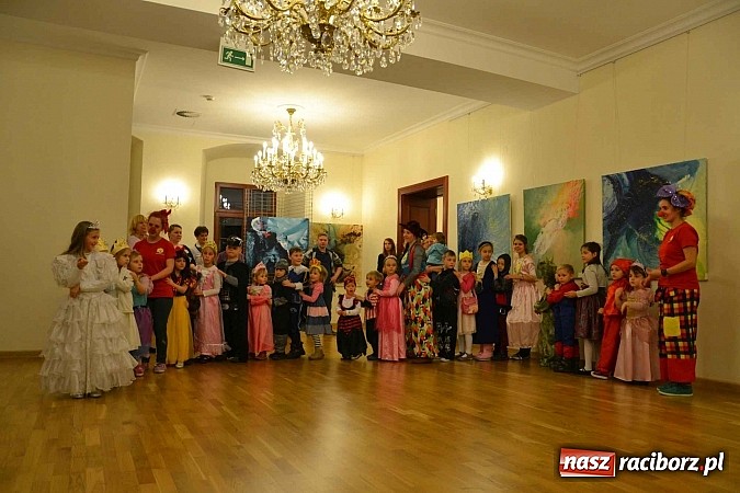 Zdjęcie w galerii na portalu naszraciborz.pl: Zamkowa maskarada karnawałowa dla dzieci za nami  wiadomości z regionu