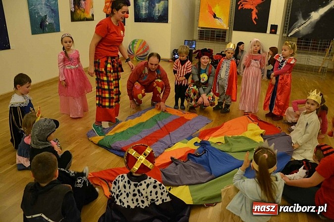 Zdjęcie w galerii na portalu naszraciborz.pl: Zamkowa maskarada karnawałowa dla dzieci za nami  wiadomości z regionu