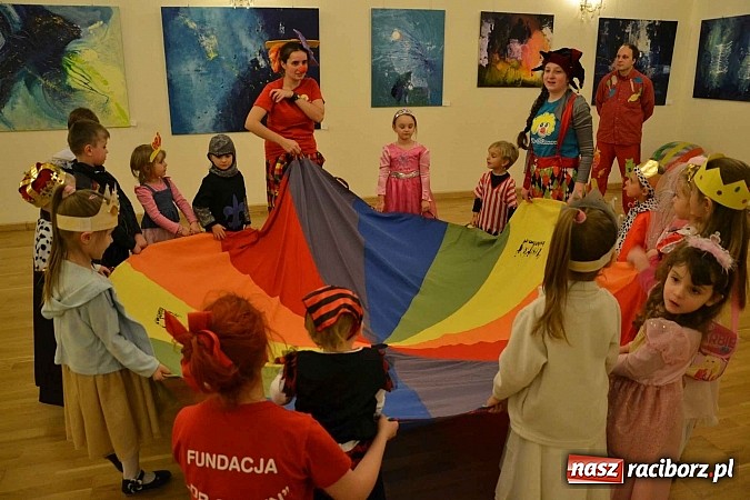 Zdjęcie w galerii na portalu naszraciborz.pl: Zamkowa maskarada karnawałowa dla dzieci za nami  wiadomości z regionu