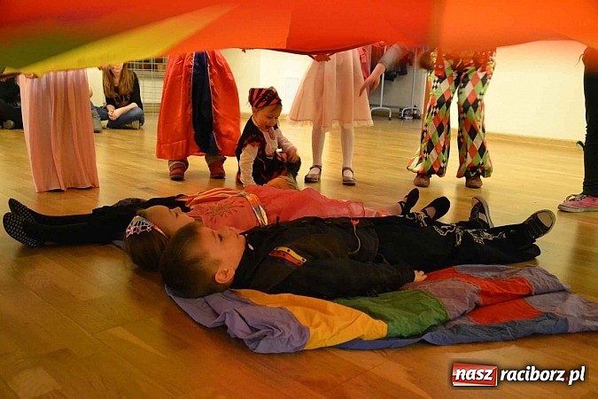 Zdjęcie w galerii na portalu naszraciborz.pl: Zamkowa maskarada karnawałowa dla dzieci za nami  wiadomości z regionu