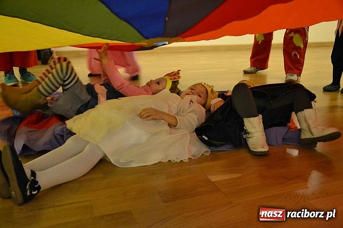 Zdjęcie w galerii na portalu naszraciborz.pl: Zamkowa maskarada karnawałowa dla dzieci za nami  wiadomości z regionu