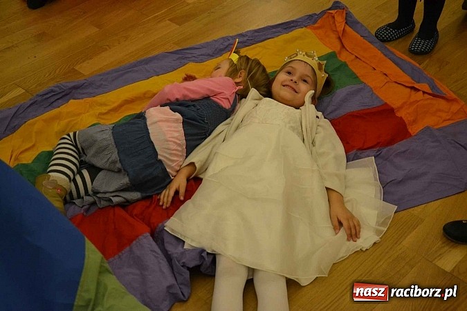 Zdjęcie w galerii na portalu naszraciborz.pl: Zamkowa maskarada karnawałowa dla dzieci za nami  wiadomości z regionu