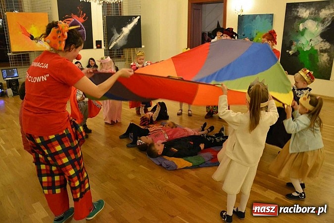 Zdjęcie w galerii na portalu naszraciborz.pl: Zamkowa maskarada karnawałowa dla dzieci za nami  wiadomości z regionu