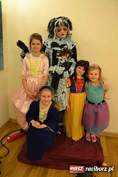 Zdjęcie w galerii na portalu naszraciborz.pl: Zamkowa maskarada karnawałowa dla dzieci za nami  wiadomości z regionu
