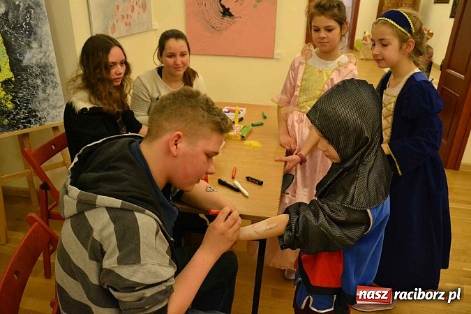 Zdjęcie w galerii na portalu naszraciborz.pl: Zamkowa maskarada karnawałowa dla dzieci za nami  wiadomości z regionu