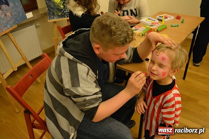 Zdjęcie w galerii na portalu naszraciborz.pl: Zamkowa maskarada karnawałowa dla dzieci za nami  wiadomości z regionu