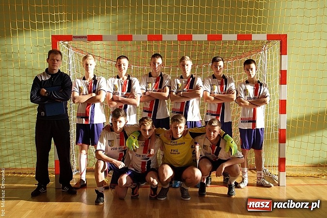 Zdjęcie w galerii na portalu naszraciborz.pl: Puchar starosty w rękach raciborskiej Unii wiadomości z regionu