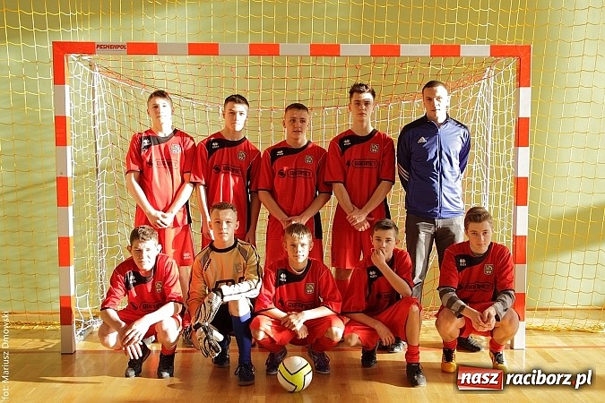 Zdjęcie w galerii na portalu naszraciborz.pl: Puchar starosty w rękach raciborskiej Unii wiadomości z regionu