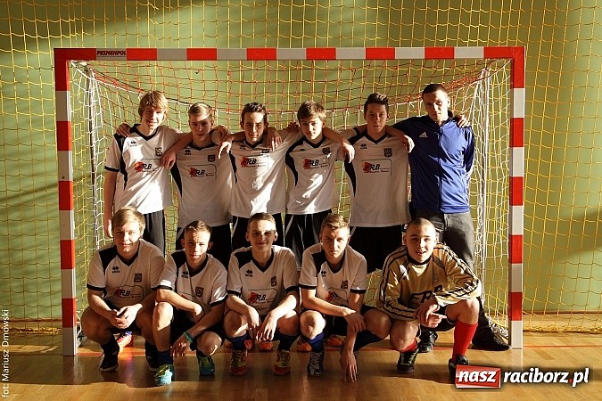 Zdjęcie w galerii na portalu naszraciborz.pl: Puchar starosty w rękach raciborskiej Unii wiadomości z regionu