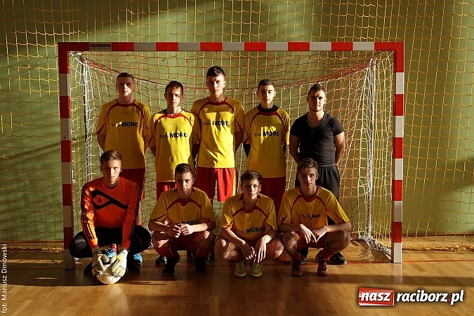 Zdjęcie w galerii na portalu naszraciborz.pl: Puchar starosty w rękach raciborskiej Unii wiadomości z regionu