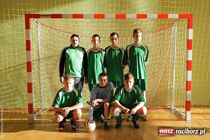 Zdjęcie w galerii na portalu naszraciborz.pl: Puchar starosty w rękach raciborskiej Unii wiadomości z regionu