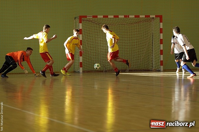 Zdjęcie w galerii na portalu naszraciborz.pl: Puchar starosty w rękach raciborskiej Unii wiadomości z regionu