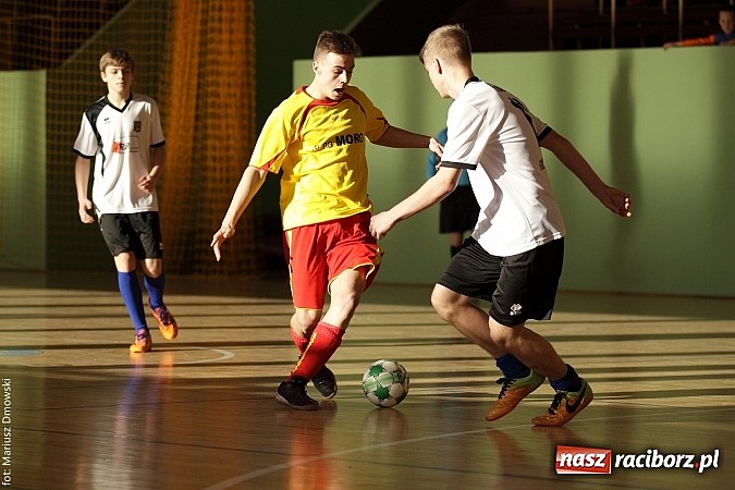 Zdjęcie w galerii na portalu naszraciborz.pl: Puchar starosty w rękach raciborskiej Unii wiadomości z regionu