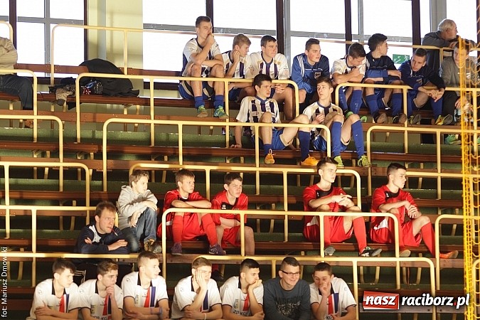 Zdjęcie w galerii na portalu naszraciborz.pl: Puchar starosty w rękach raciborskiej Unii wiadomości z regionu