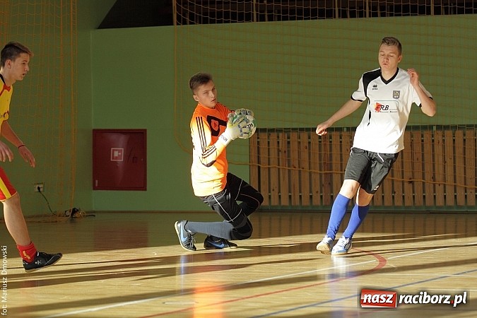 Zdjęcie w galerii na portalu naszraciborz.pl: Puchar starosty w rękach raciborskiej Unii wiadomości z regionu