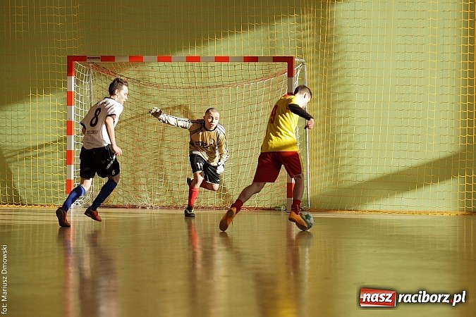 Zdjęcie w galerii na portalu naszraciborz.pl: Puchar starosty w rękach raciborskiej Unii wiadomości z regionu