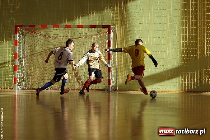 Zdjęcie w galerii na portalu naszraciborz.pl: Puchar starosty w rękach raciborskiej Unii wiadomości z regionu