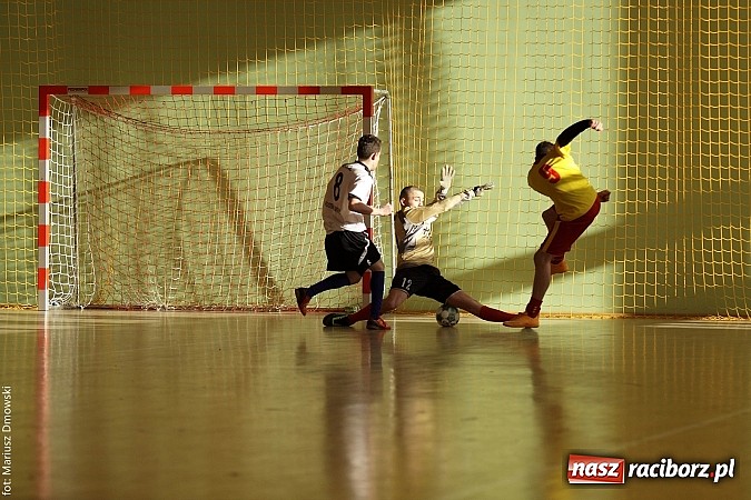 Zdjęcie w galerii na portalu naszraciborz.pl: Puchar starosty w rękach raciborskiej Unii wiadomości z regionu