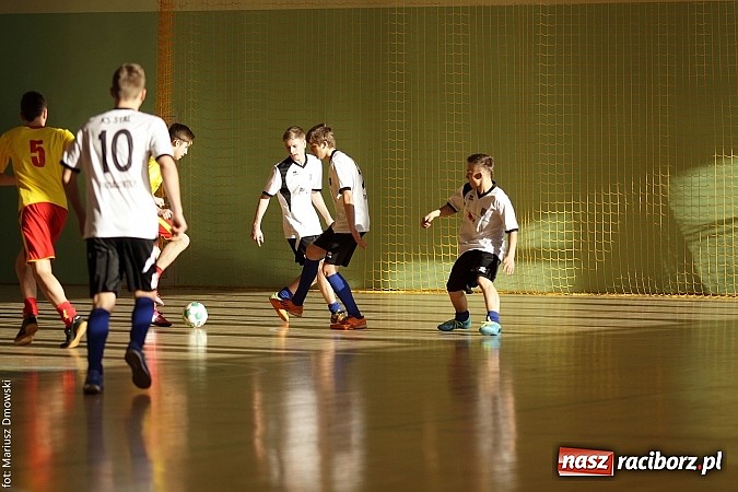 Zdjęcie w galerii na portalu naszraciborz.pl: Puchar starosty w rękach raciborskiej Unii wiadomości z regionu