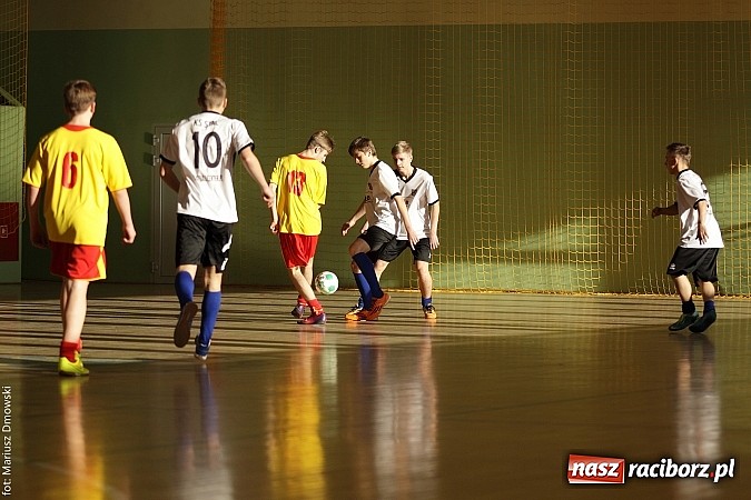 Zdjęcie w galerii na portalu naszraciborz.pl: Puchar starosty w rękach raciborskiej Unii wiadomości z regionu