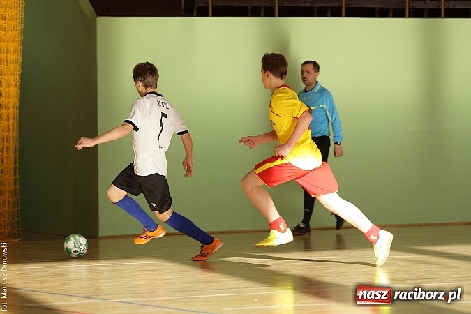 Zdjęcie w galerii na portalu naszraciborz.pl: Puchar starosty w rękach raciborskiej Unii wiadomości z regionu