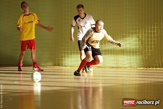 Zdjęcie w galerii na portalu naszraciborz.pl: Puchar starosty w rękach raciborskiej Unii wiadomości z regionu