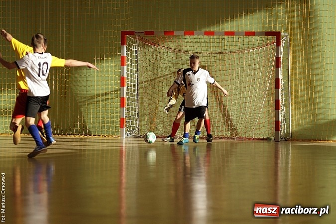 Zdjęcie w galerii na portalu naszraciborz.pl: Puchar starosty w rękach raciborskiej Unii wiadomości z regionu