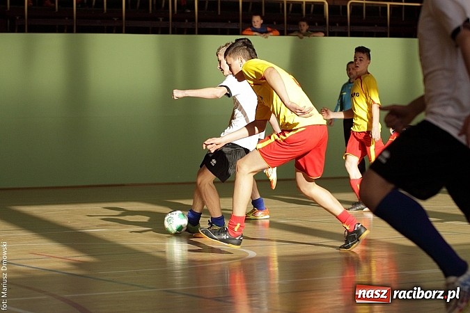 Zdjęcie w galerii na portalu naszraciborz.pl: Puchar starosty w rękach raciborskiej Unii wiadomości z regionu