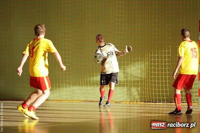 Zdjęcie w galerii na portalu naszraciborz.pl: Puchar starosty w rękach raciborskiej Unii wiadomości z regionu