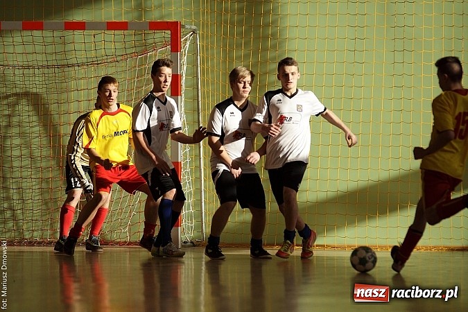 Zdjęcie w galerii na portalu naszraciborz.pl: Puchar starosty w rękach raciborskiej Unii wiadomości z regionu