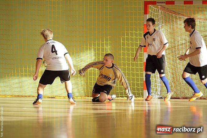 Zdjęcie w galerii na portalu naszraciborz.pl: Puchar starosty w rękach raciborskiej Unii wiadomości z regionu