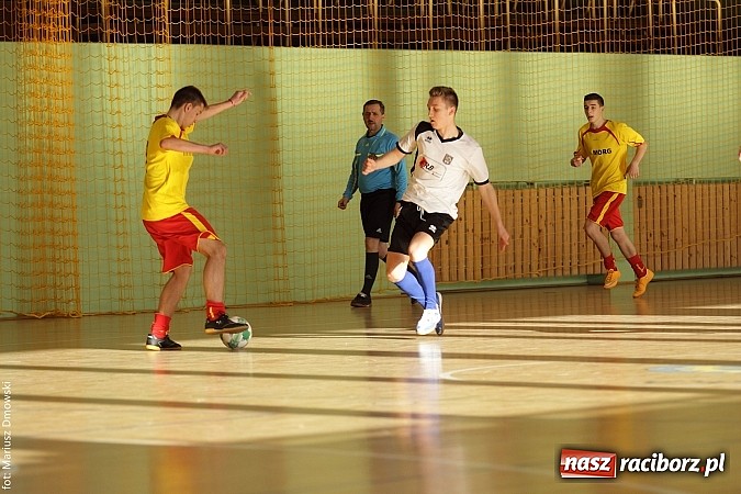 Zdjęcie w galerii na portalu naszraciborz.pl: Puchar starosty w rękach raciborskiej Unii wiadomości z regionu