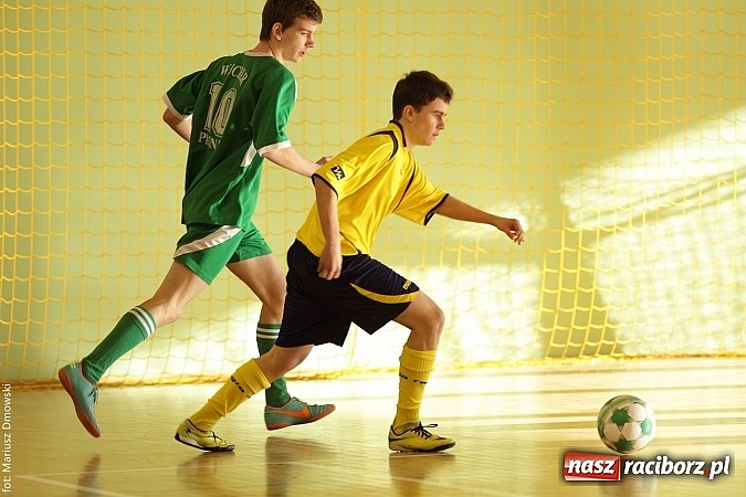 Zdjęcie w galerii na portalu naszraciborz.pl: Puchar starosty w rękach raciborskiej Unii wiadomości z regionu